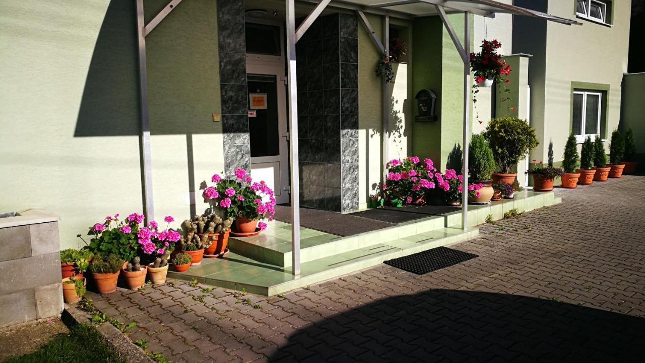 Hotel Zeleny Dom à Bojnice Extérieur photo